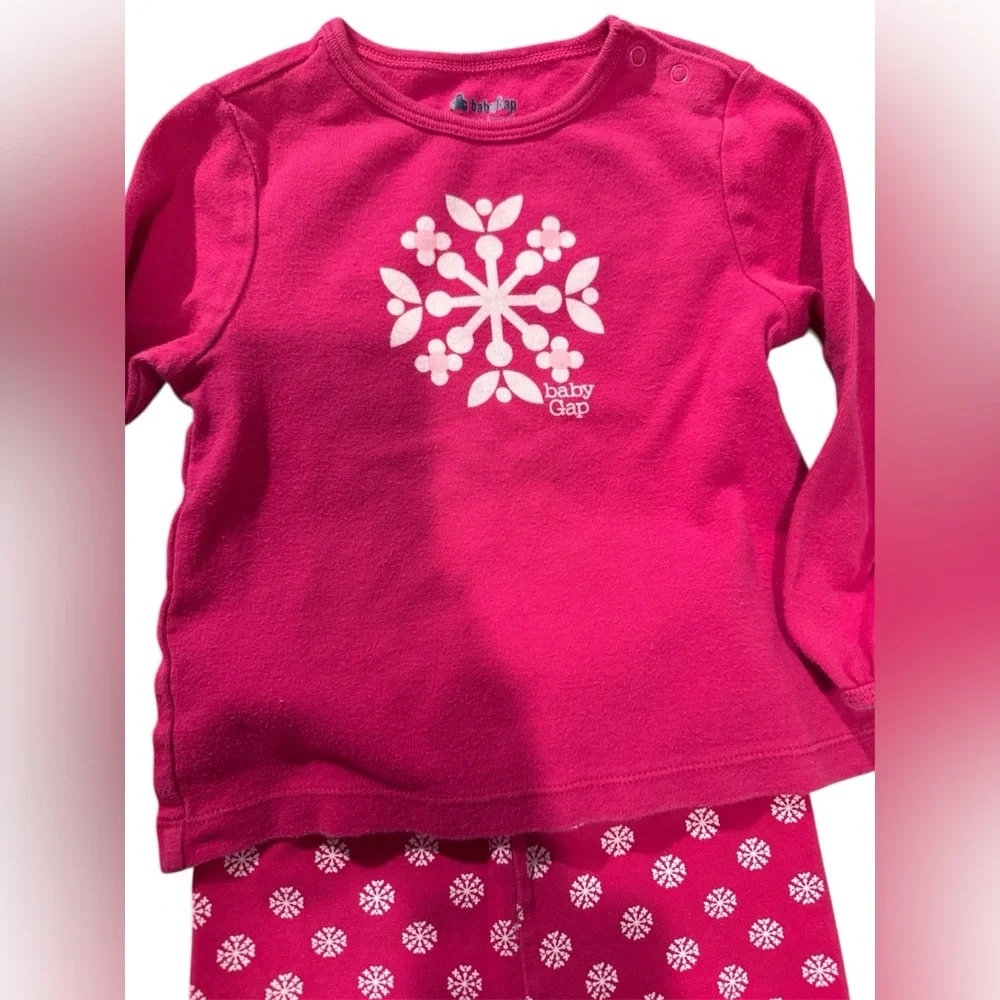 GAP‎ Pink Snowflake Kids Set “Brannans favorites” size 18-24 months